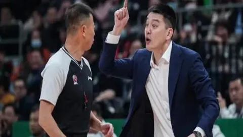 林加德韩国挑战极限生食章鱼，勇闯美食新境界！